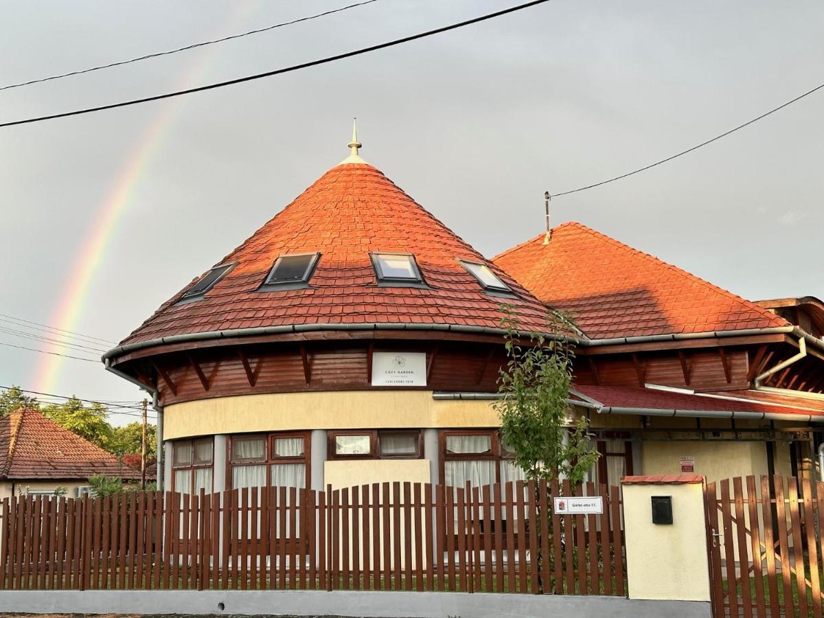 Cozy Garden Apartman Apartamento Gyula Exterior foto